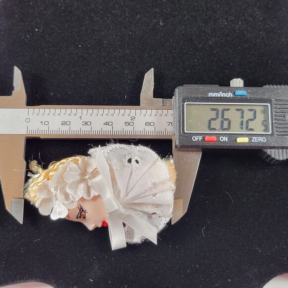 Glamour Lady Head Brooch Face With Lace and White Ribbon 1980's With Gift Box - Picture 3 of 7